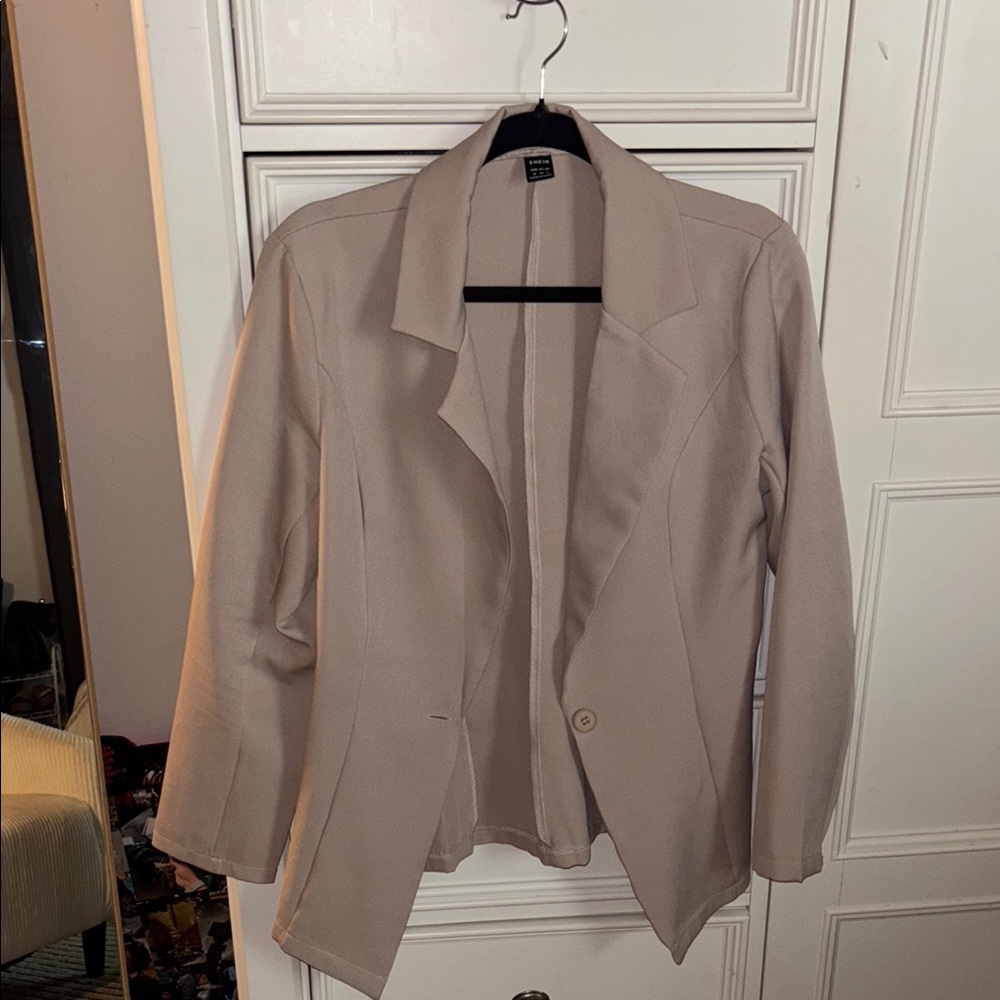 Elegant Beige Women's Blazer